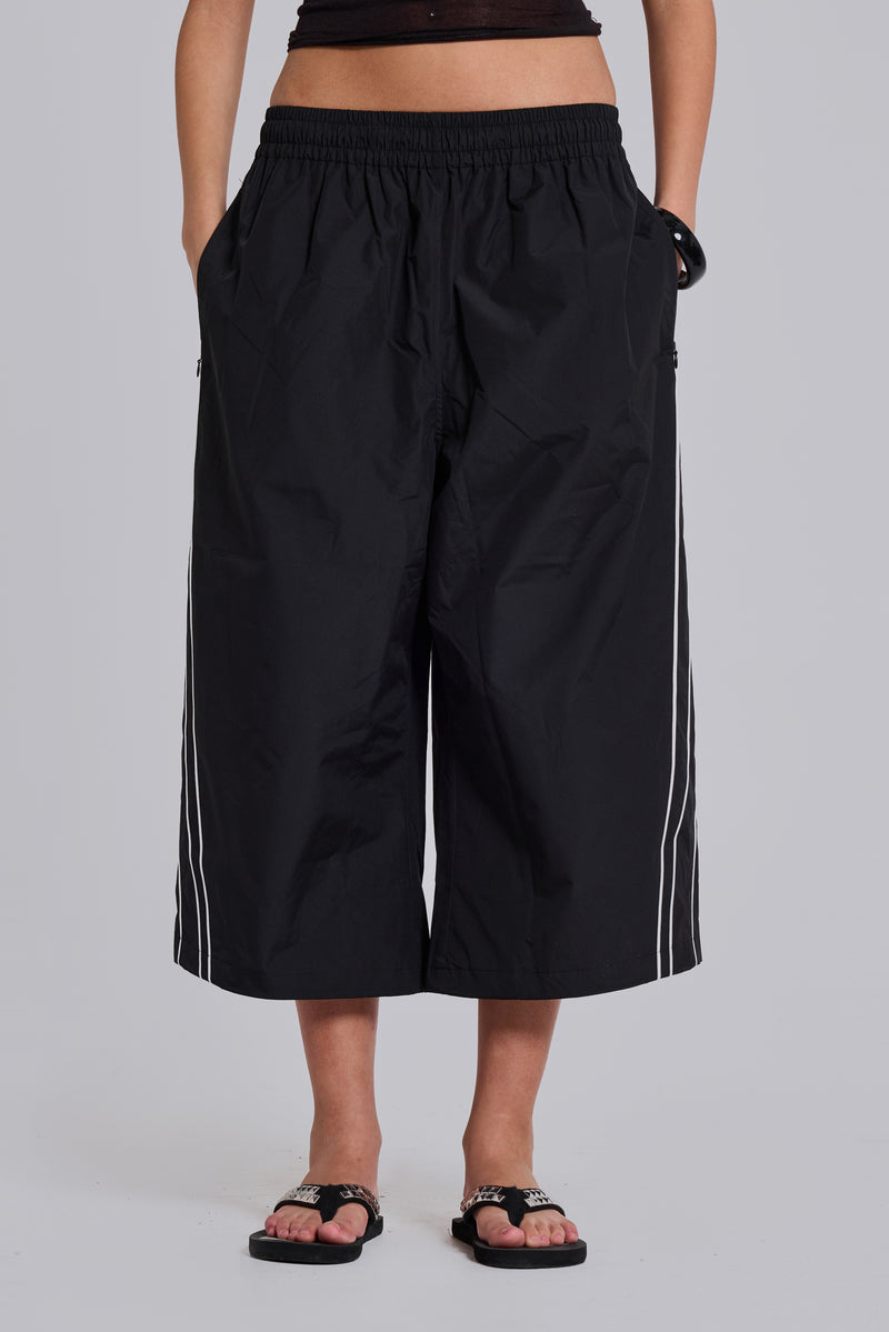 Black Vapor 3/4 Shorts