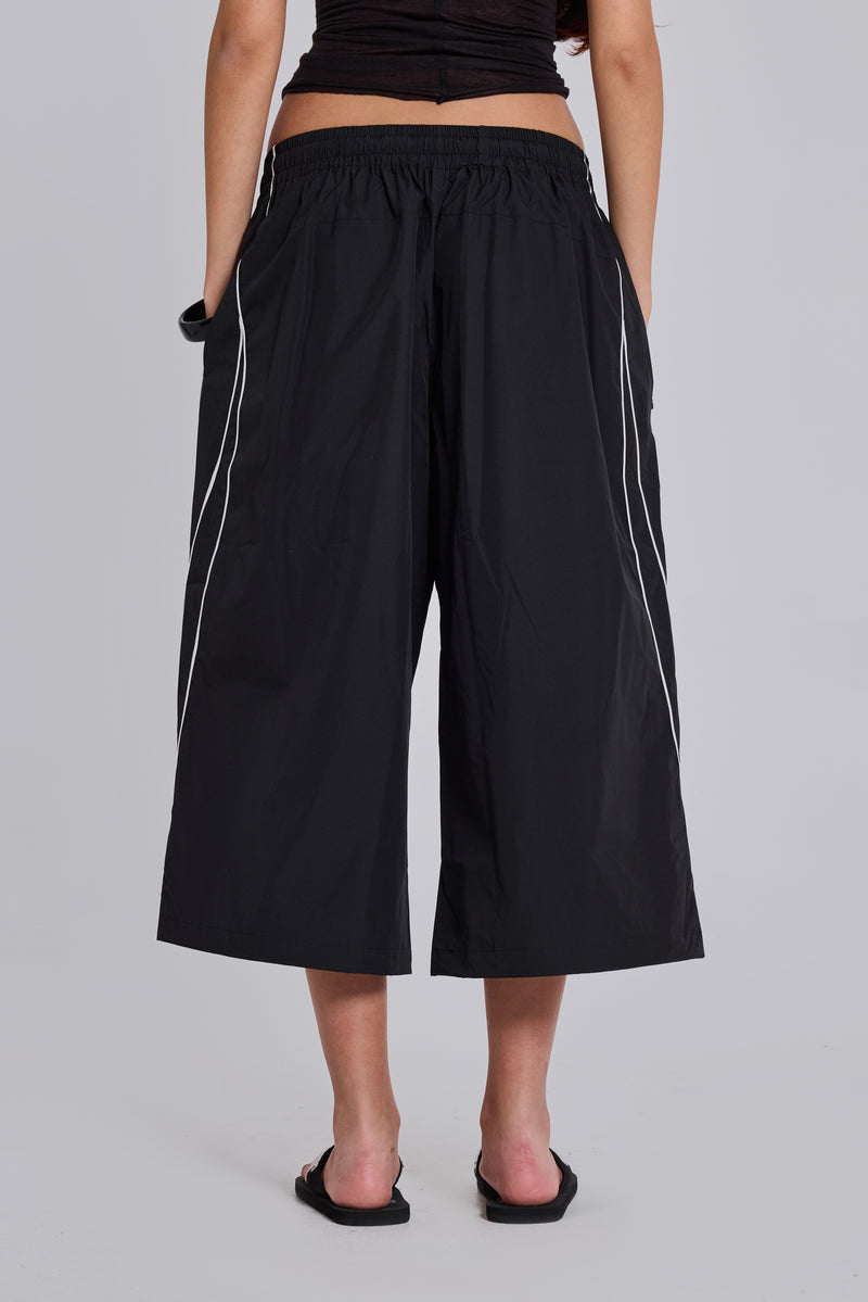 Black Vapor 3/4 Shorts