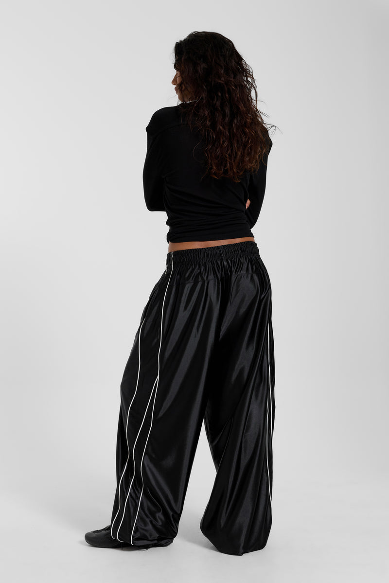 Black Metallic Vapor Joggers – view 3