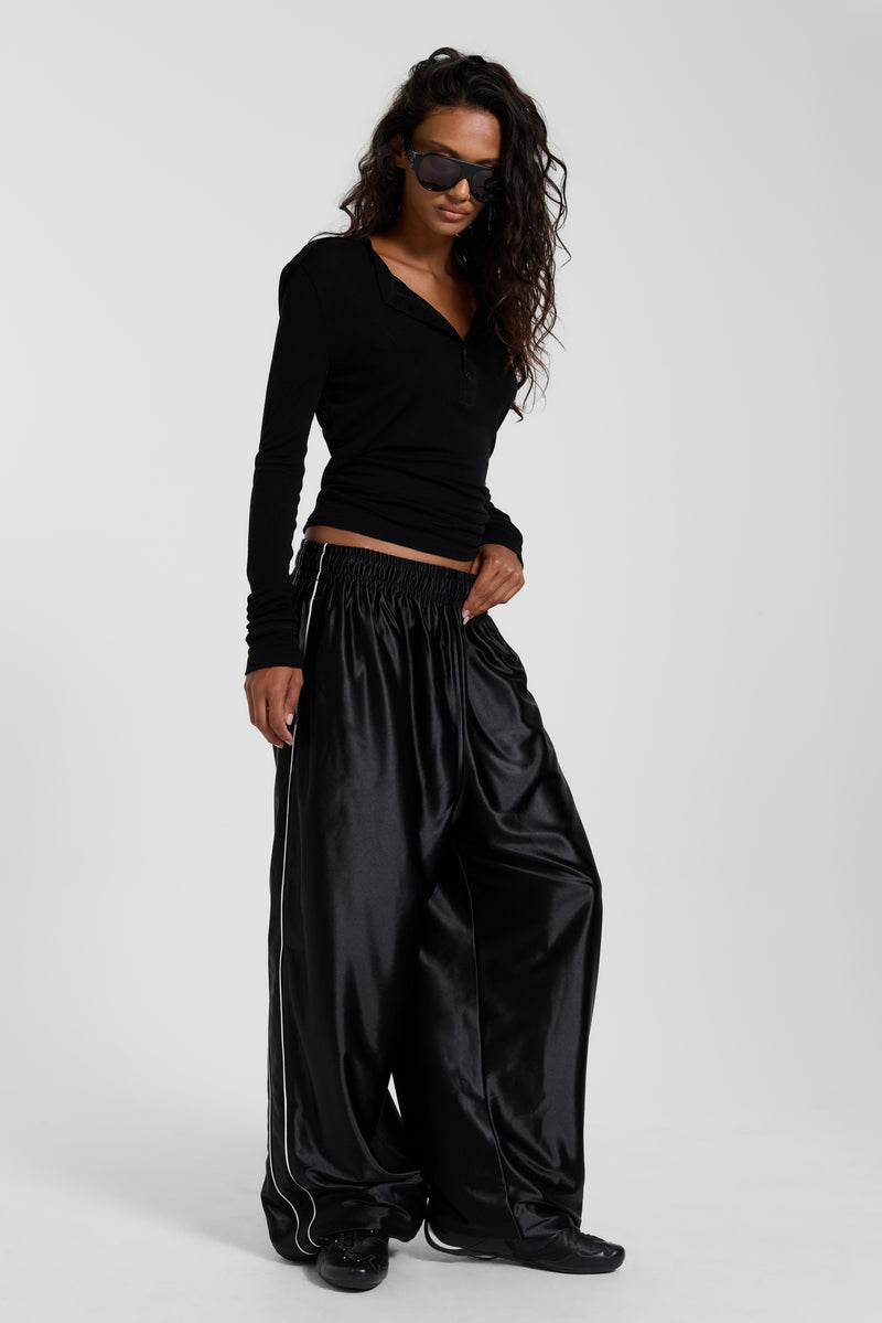 Black Metallic Vapor Joggers – view 6